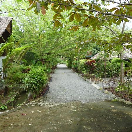Magpie resto dan homestay Bukit Lawang Luaran gambar