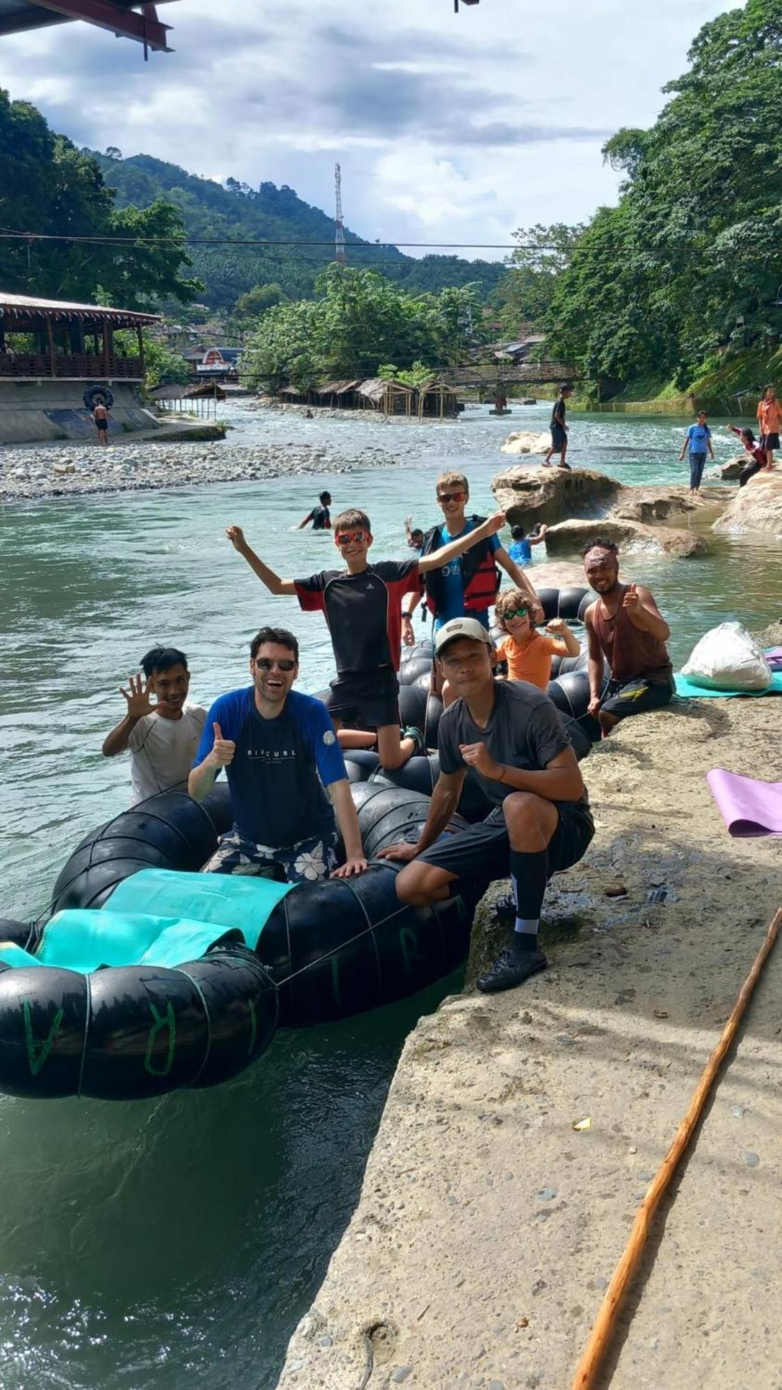 Magpie resto dan homestay Bukit Lawang Luaran gambar
