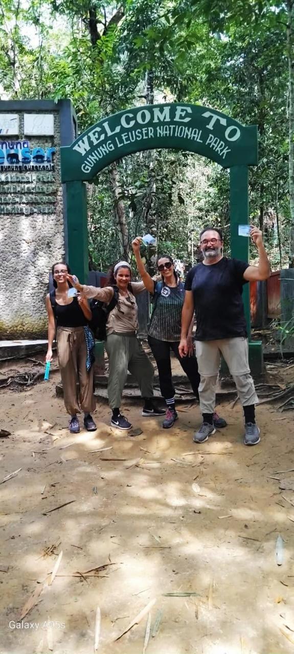 Magpie resto dan homestay Bukit Lawang Luaran gambar